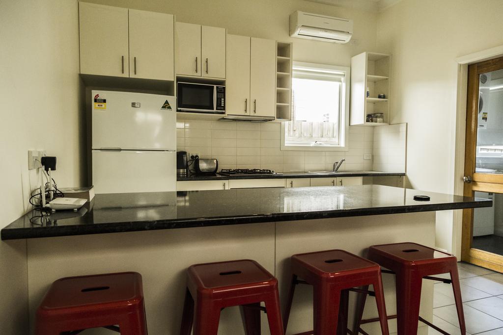 Simmers Serviced Apartments Williamstown Room photo